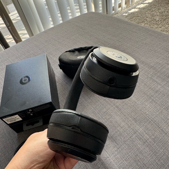 BEATS SOLO 3 WIRELESS HEADPHONES BLACK - Picture 4 of 11